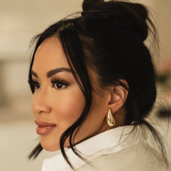 Meet your Posher, Mylan - Picture 1 of 1